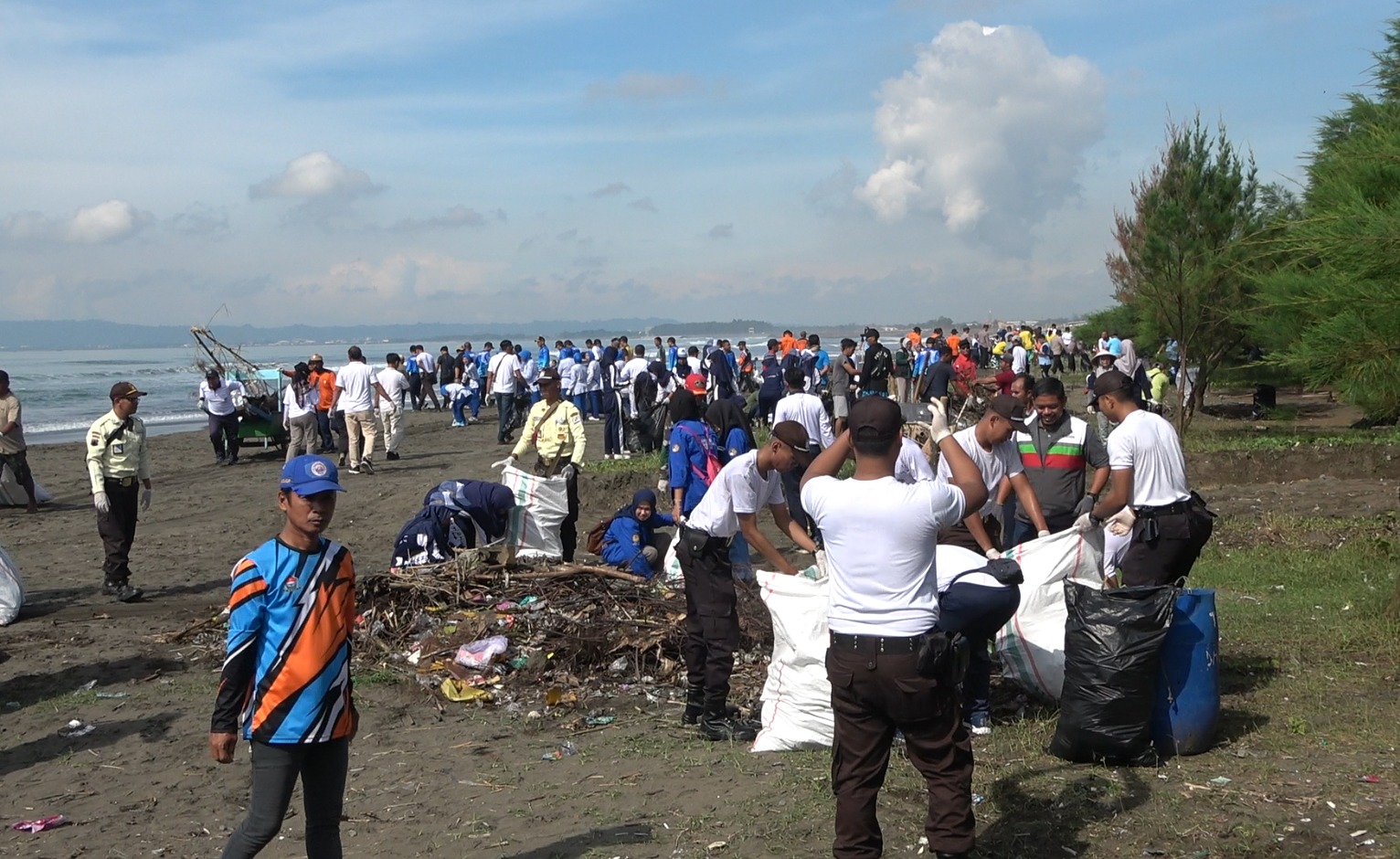 Lanal Cilacap Gelar Program Laut Bersih Tahun 2025