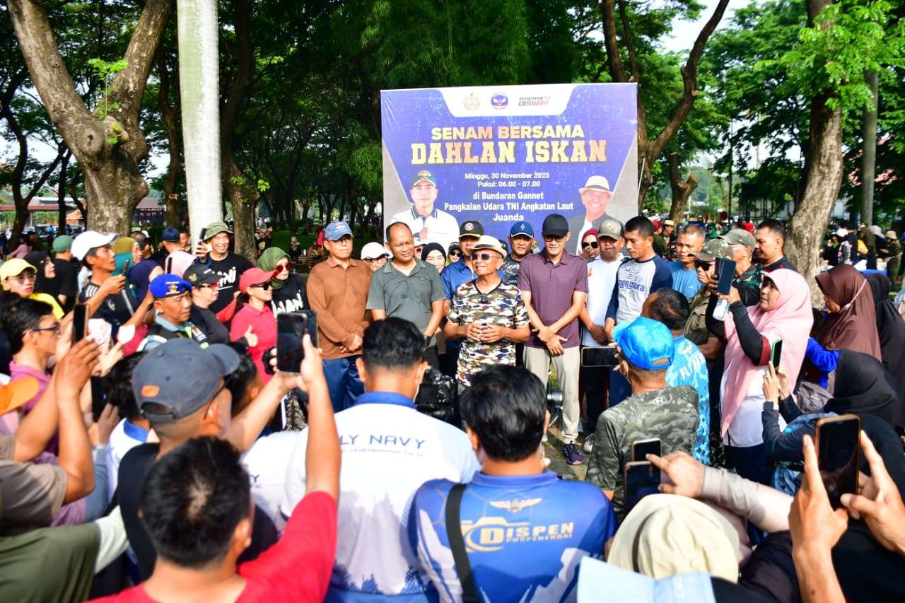 Senam Satu Jam Penuh Bersama Dahlan Iskan Ramaikan CFD Bundaran Gannet Puspenerbal Juanda