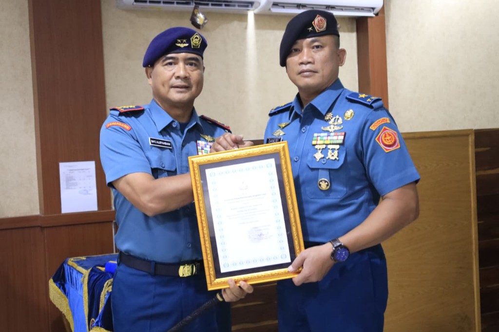 Komandan Puspenerbal Terima Courtesy Call Tujuh Pati TNl AL Wilayah Surabaya