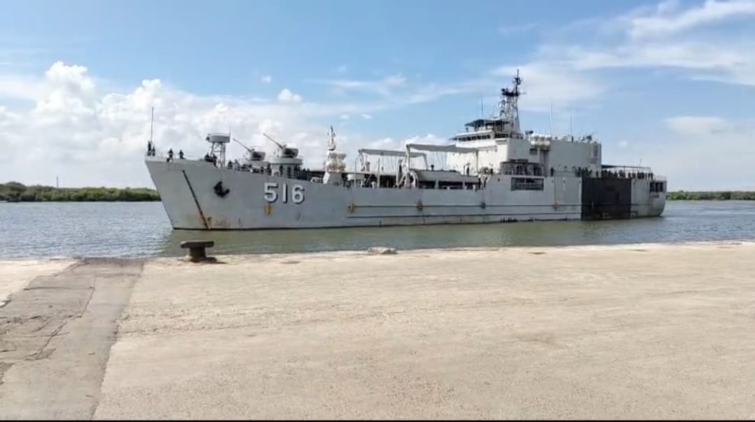 Sandar Di Belawan, KRI Teluk Banten-516 Debarkasi Bantuan Kemanusiaan untuk Korban Bencana Alam Aceh