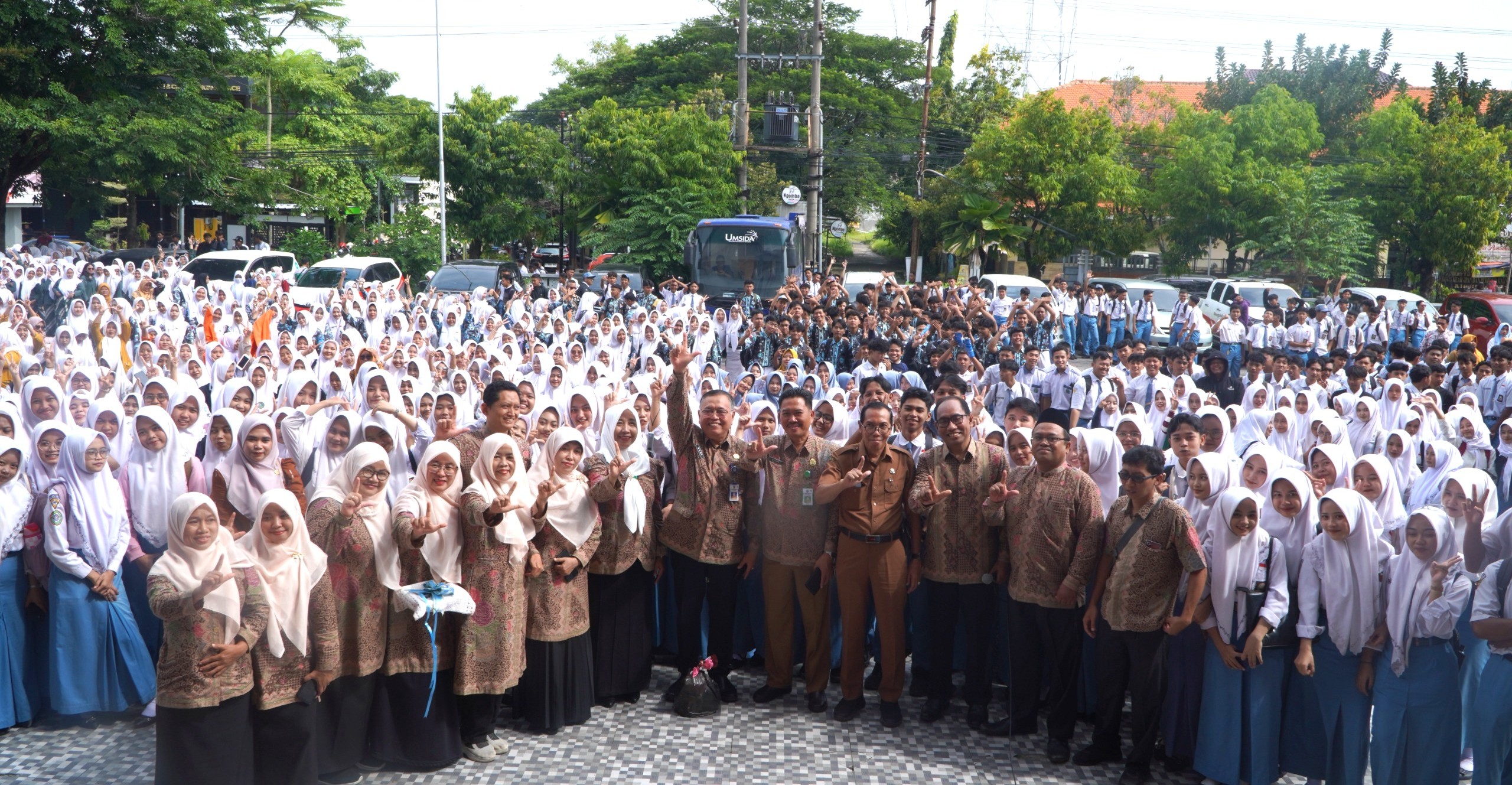 Sinergi dengan Musyawarah Guru BK Lamongan, UHT Surabaya Sosialisasikan PMB dan Program Beasiswa 2026