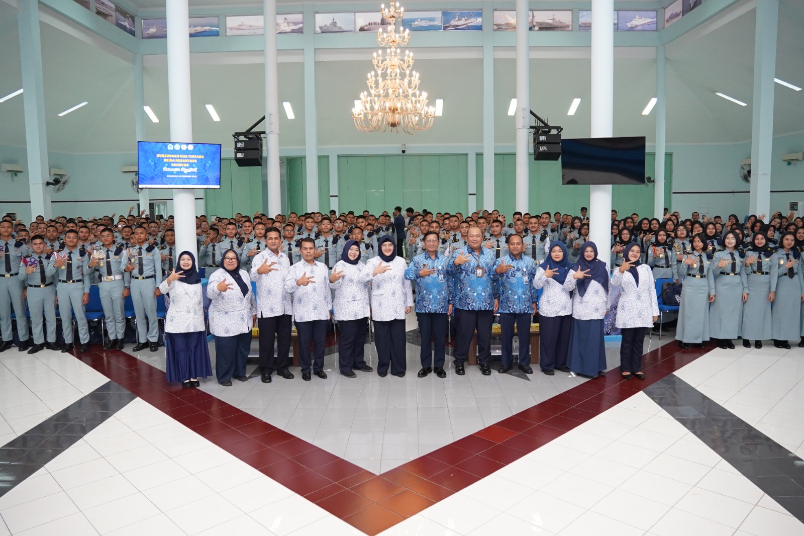 UHT Jadi Magnet Edukasi: Rombongan SMA Taruna Krida Nusantara Angkatan 29 Study Visit ke Surabaya