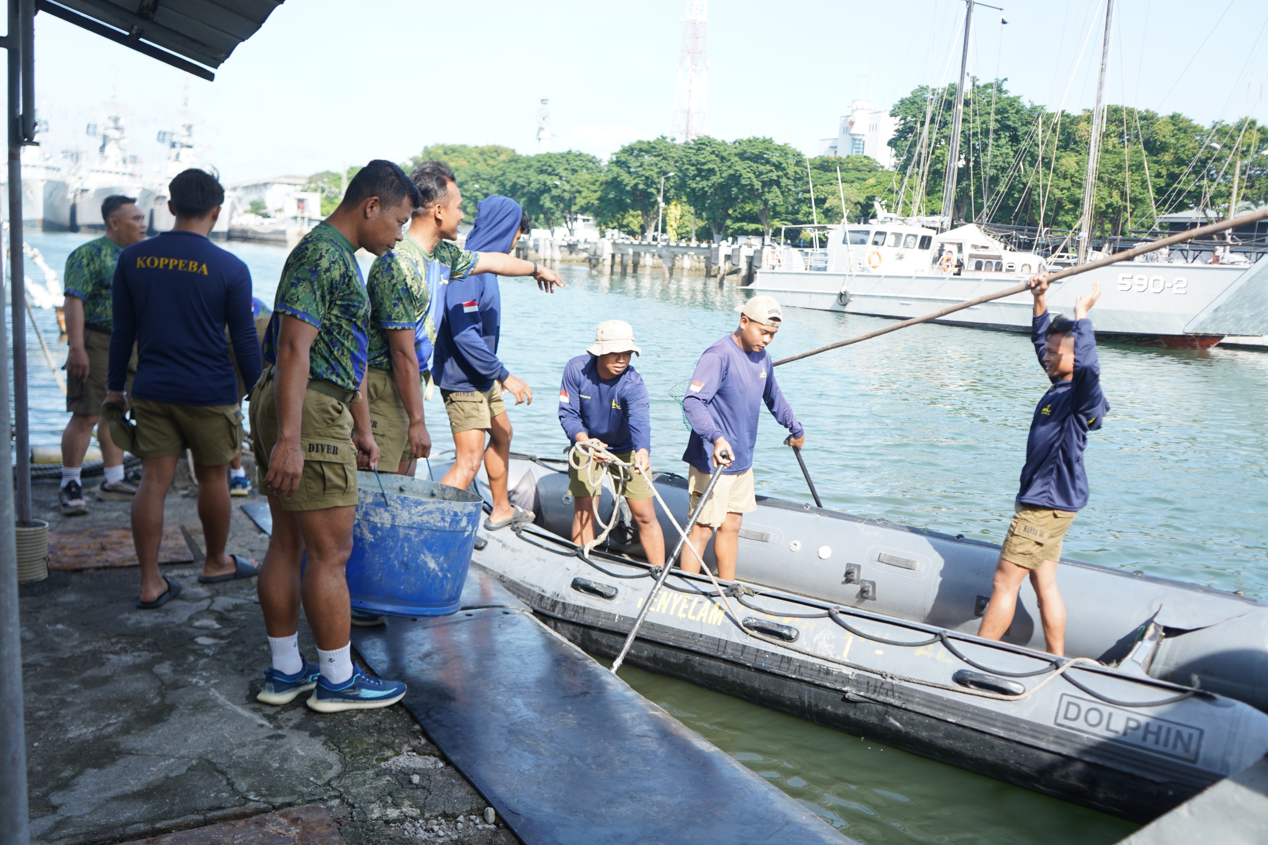 Semangat Gotong Royong Prajurit Koarmada II Sukseskan Gerakan ASRI