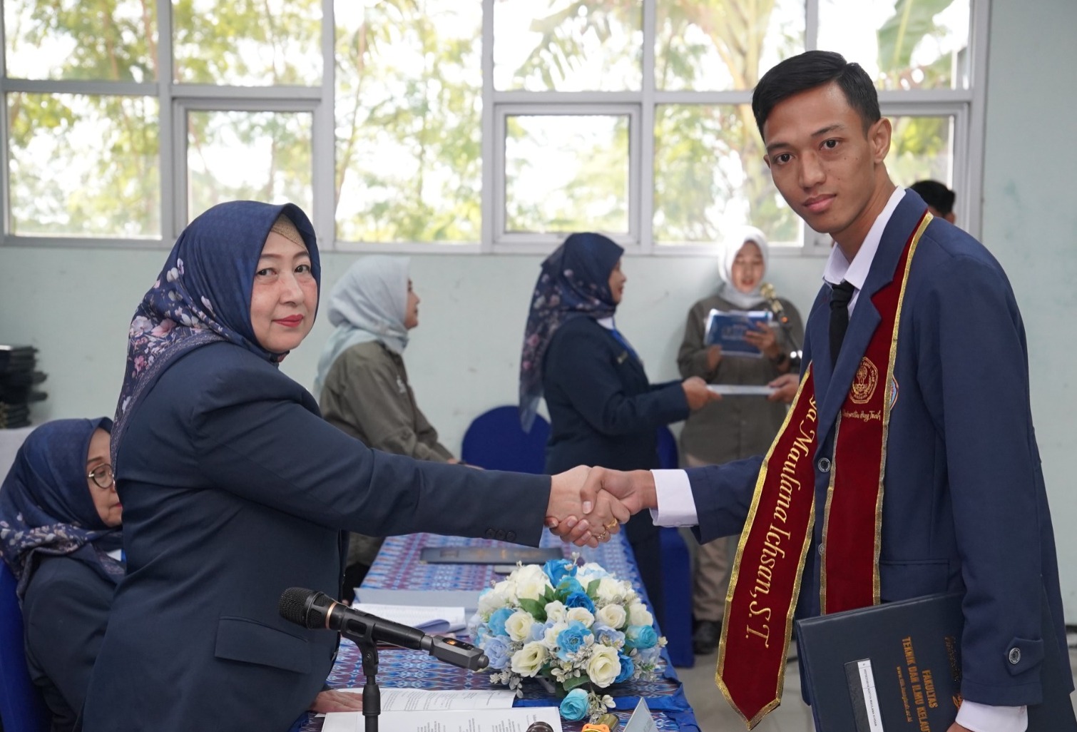 Rapat Terbuka Senat FTIK Universitas Hang Tuah Kukuhkan 69 Lulusan pada Yudisium ke-67