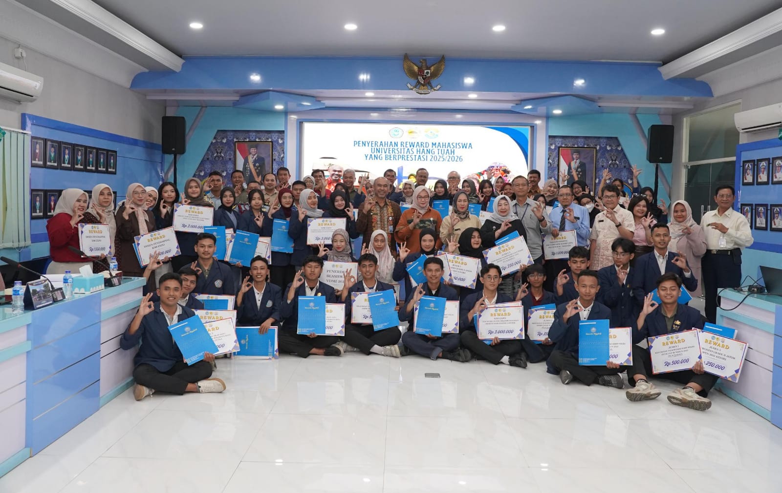 Mahasiswa UHT Bersinar di Kancah Nasional dan Internasional, 52 Prestasi Dongkrak Simkatmawa