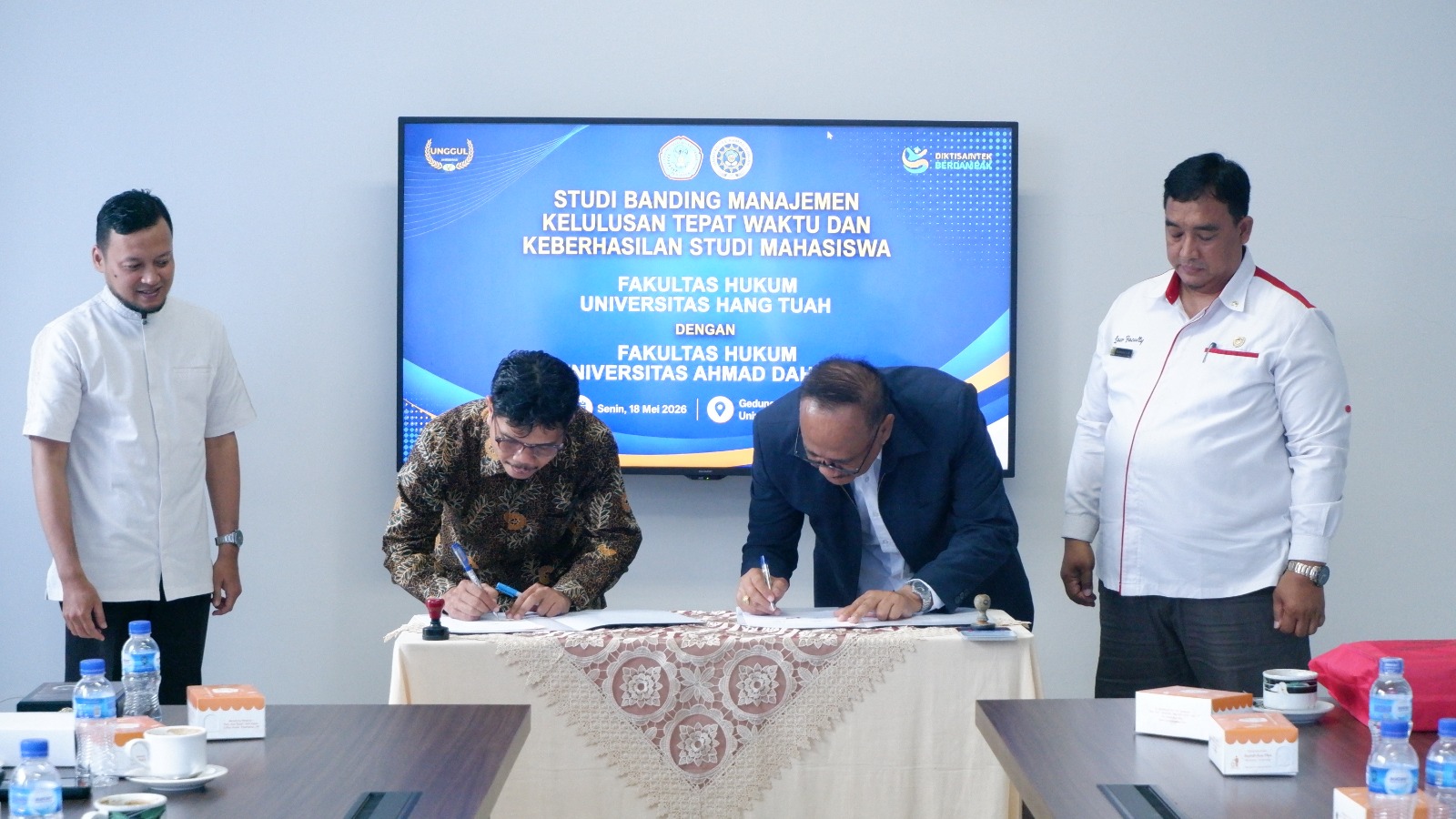 Perkuat Kolaborasi Akademik, FH UAD Studi Banding ke FH UHT
