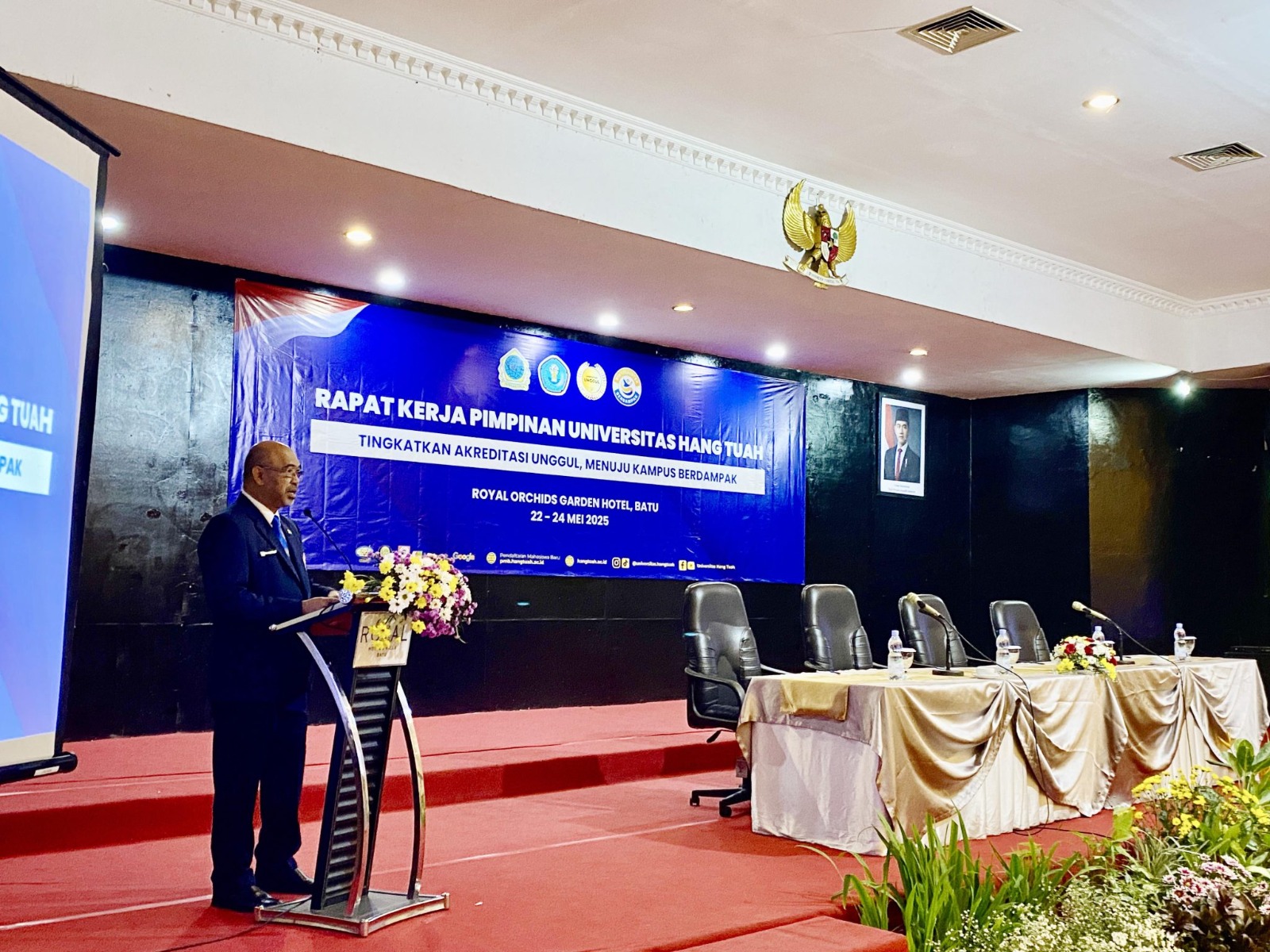 Tingkatkan Akreditasi Unggul Menuju Kampus Berdampak, Rektor Universitas Hang Tuah Buka Rapat Kerja Pimpinan 2025