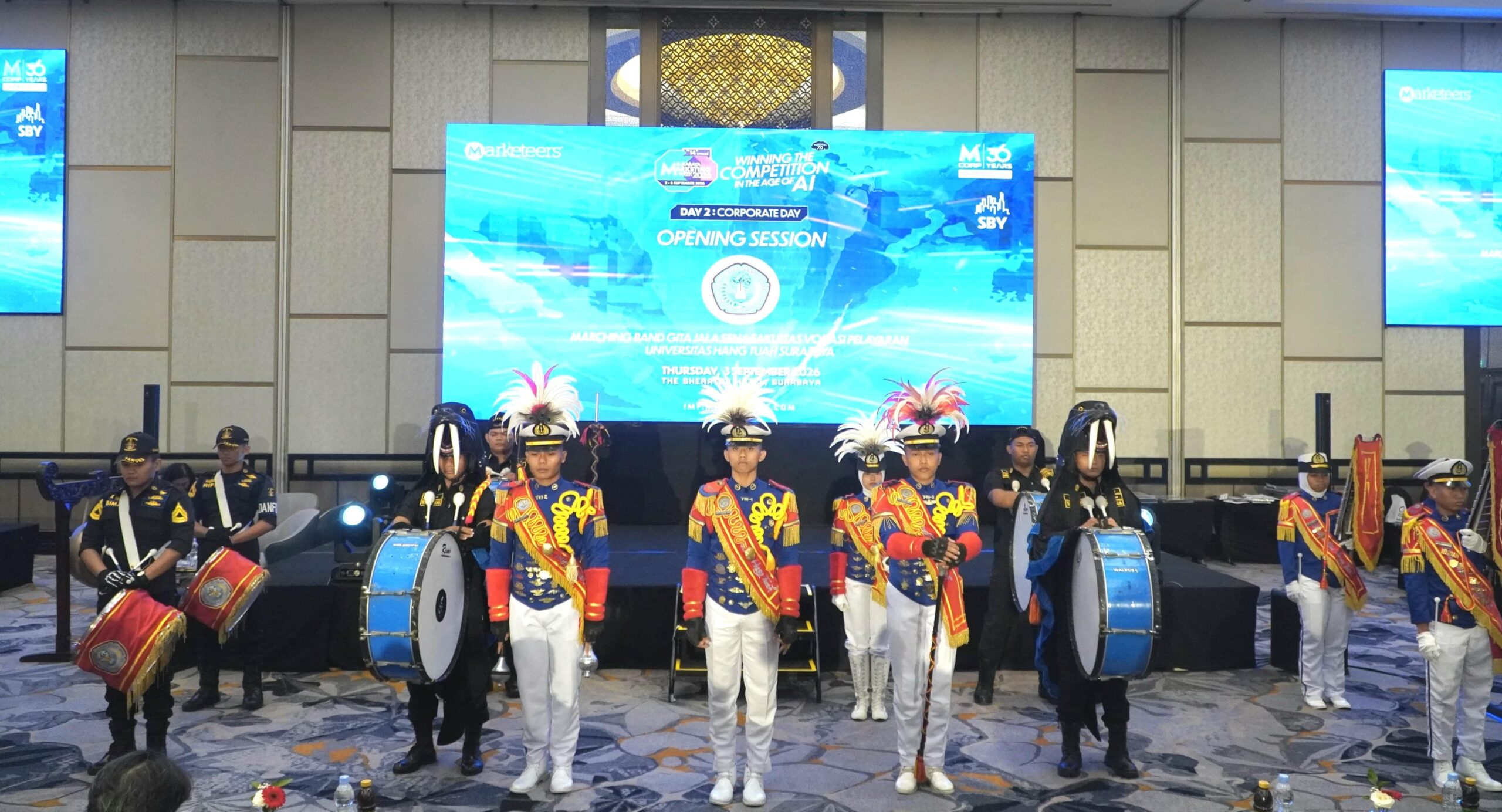 Drumband Gita Jala Sena Gebrak Surabaya Marketing Week 2026, UHT Tampilkan Semangat Maritim dan Riset Berdampak